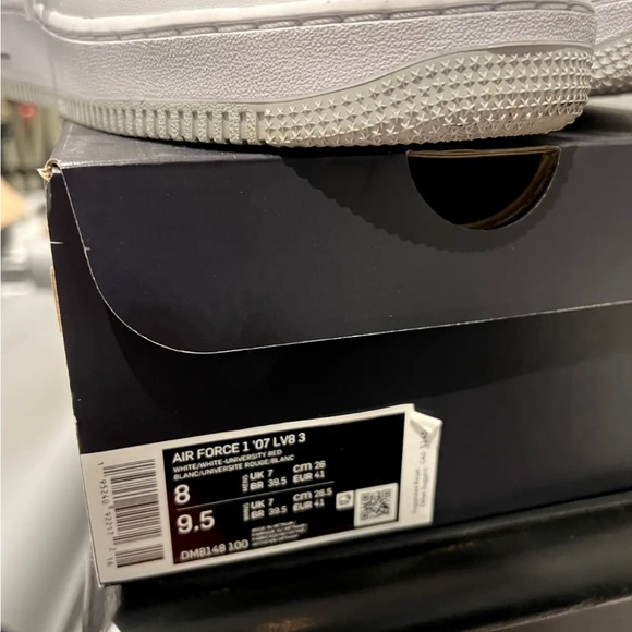 Nike Air Force 1 LV8 - Picture 2 of 4